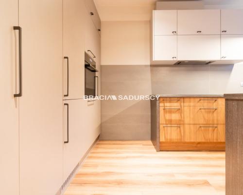 Na wynajem rezydencja, Wola Justowska/wysoki stand