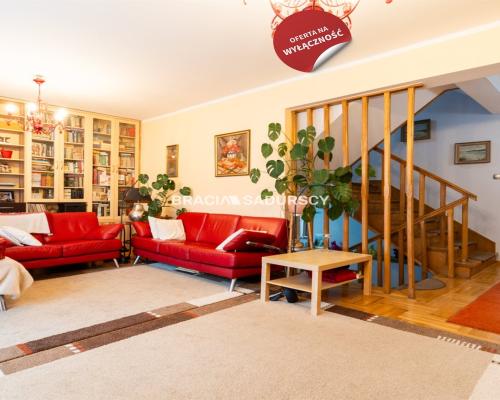 Pod działaność z miejscami postojowymi.