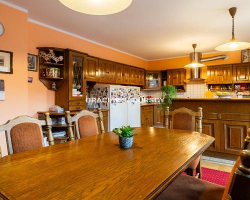 Pod działaność z miejscami postojowymi.