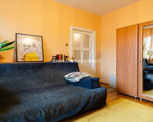 Pod działaność z miejscami postojowymi.