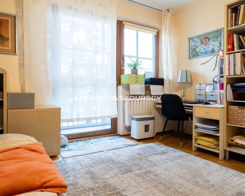 Pod działaność z miejscami postojowymi.