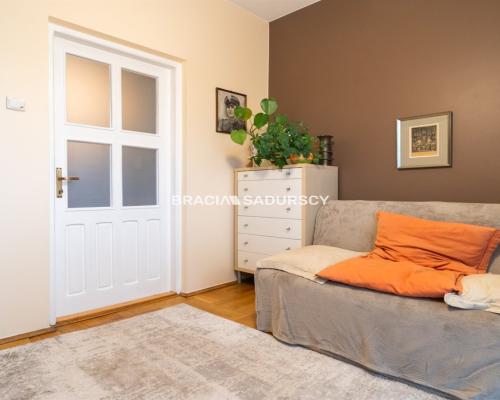 Pod działaność z miejscami postojowymi.