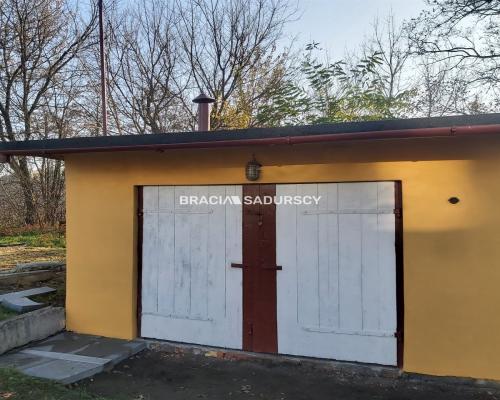 Chrzanów, ul. Kolonia Fabryczna - do sprzedania garaż (z możliwym najemcą)    Oferujemy garaż o powierzchni 26 m2 wra