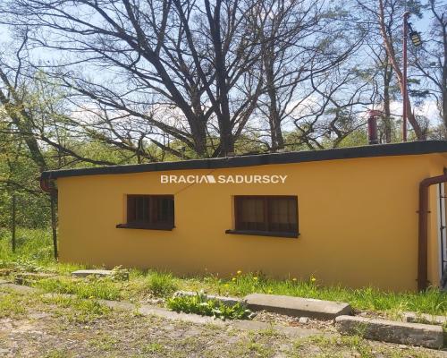 Chrzanów, ul. Kolonia Fabryczna - do sprzedania garaż (z możliwym najemcą)    Oferujemy garaż o powierzchni 26 m2 wra