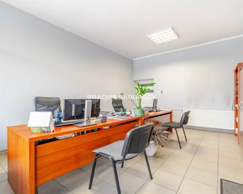 Lokal usługowy obok pl. Bieńczyckiego, parter, 45m