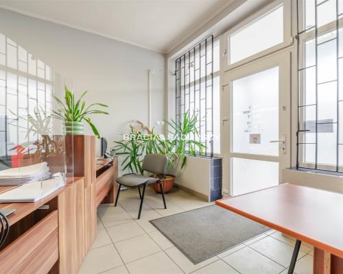 Lokal usługowy obok pl. Bieńczyckiego, parter, 45m