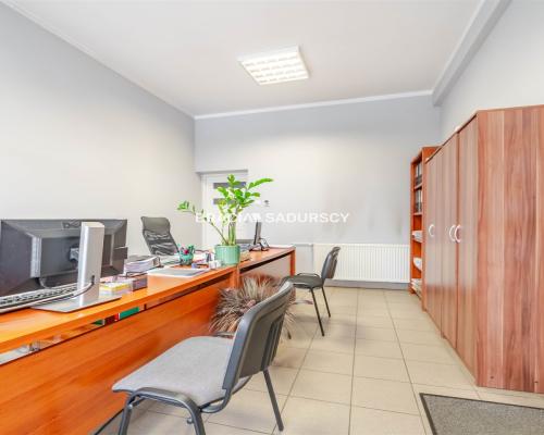 Lokal usługowy obok pl. Bieńczyckiego, parter, 45m