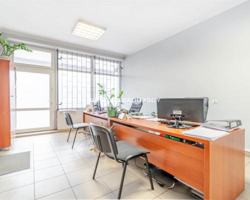 Lokal usługowy obok pl. Bieńczyckiego, parter, 45m