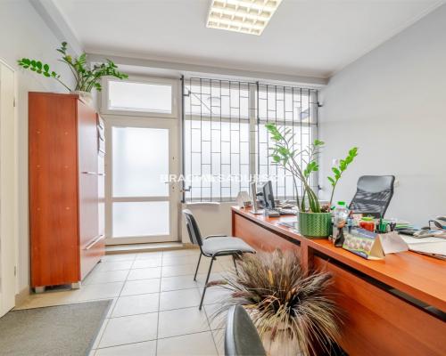 Lokal usługowy obok pl. Bieńczyckiego, parter, 45m