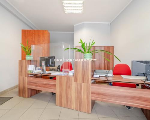 Lokal usługowy obok pl. Bieńczyckiego, parter, 45m