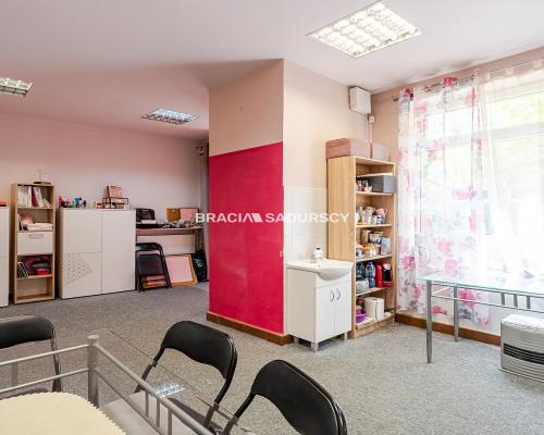 Lokal w zadbanej oficynie / KW - mieszkanie
