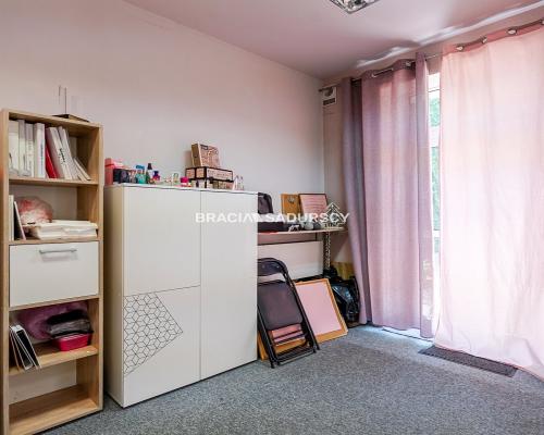 Lokal w zadbanej oficynie / KW - mieszkanie