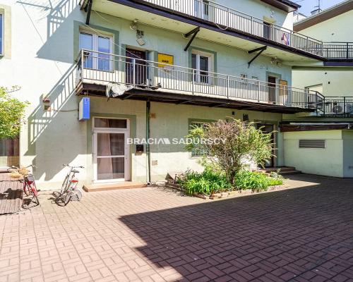 Lokal w zadbanej oficynie / KW - mieszkanie