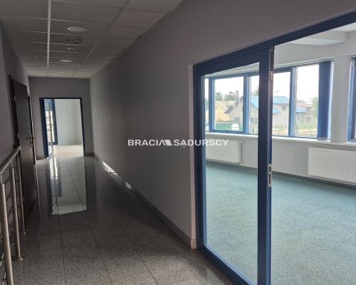 Nieruchomość: biura + magazyn / Półłanki!