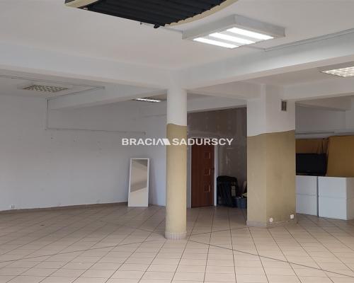 Lokal do wynajęcia w Centrum miejscowości Radziszów.   Mam przyjemność zaoferować Państwu lokal do wynajęcia  o powierz