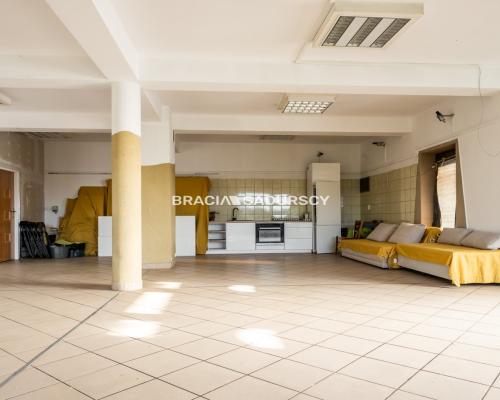 Lokal do wynajęcia w Centrum miejscowości Radziszów.   Mam przyjemność zaoferować Państwu lokal do wynajęcia  o powierz