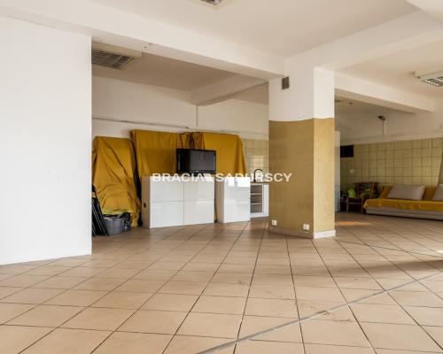 Lokal do wynajęcia w Centrum miejscowości Radziszów.   Mam przyjemność zaoferować Państwu lokal do wynajęcia  o powierz