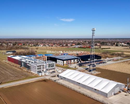 Nowoczesny lokal z parkingiem - Targowisko