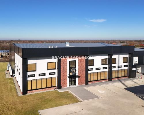 Nowoczesny lokal z parkingiem - Targowisko