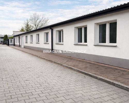 Pomieszczenia magazynowo - biurowe 325m2, Balice
