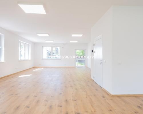 Lokal usługowy z miejscami parkingowymi