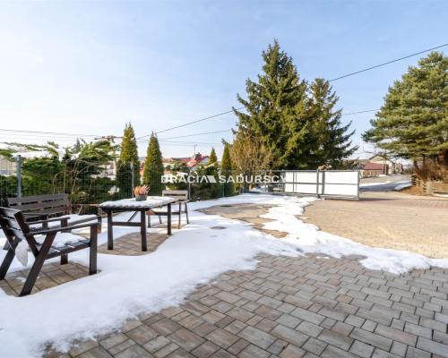 LOKAL USŁUGOWY HANDLOWY MNIKÓW PARKING 82M2