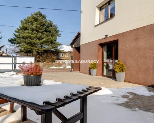 LOKAL USŁUGOWY HANDLOWY MNIKÓW PARKING 82M2