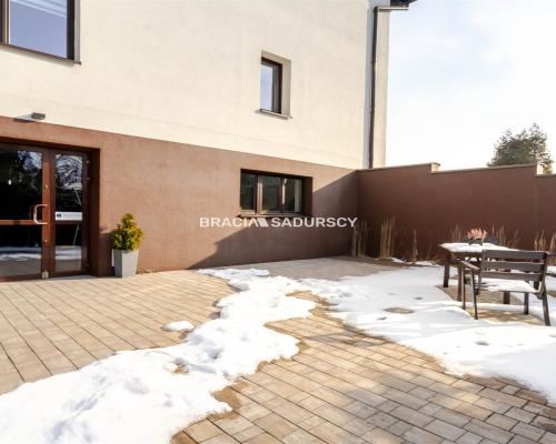 LOKAL USŁUGOWY HANDLOWY MNIKÓW PARKING 82M2