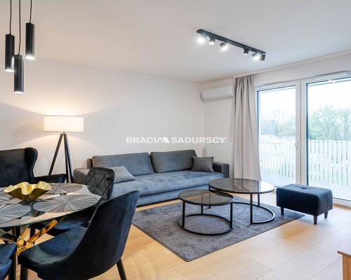 2 POKOJE / OSOBNA KUCHNIA / BALKON - UL. MYŚLIWSKA