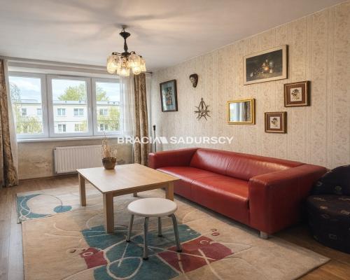 Okólna, widok na zieleń. Do generalnego remontu