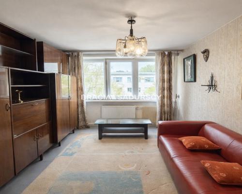 Okólna, widok na zieleń. Do generalnego remontu