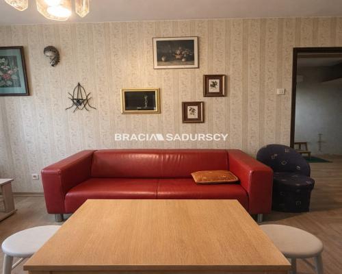 Okólna, widok na zieleń. Do generalnego remontu