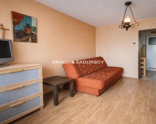 Okólna, widok na zieleń. Do generalnego remontu