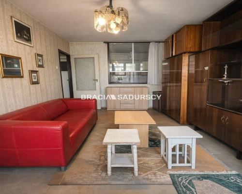 Okólna, widok na zieleń. Do generalnego remontu