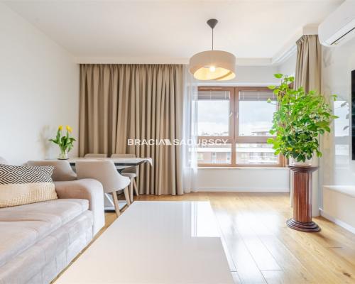 3-pok/Grzegórzki/9piętro/garaż/kom.lok/wysoki stan