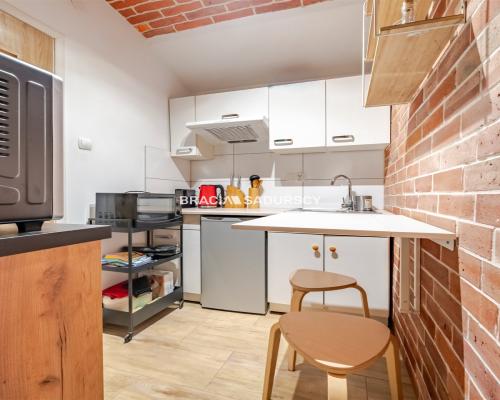 ZADBANA KAWALERKA W SUPER LOKALIZACJI I CENIE