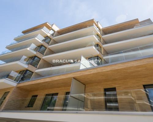 Mieszkanie z Imponującą Wysokością Pomieszczeń!