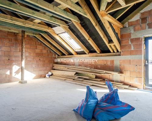 Przestronne mieszkanie w spokojnej okolicy