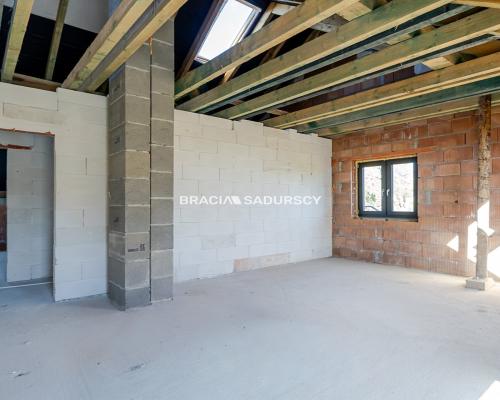 Przestronne mieszkanie w spokojnej okolicy