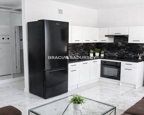 Kawalerka po generalnym remoncie z balkonem