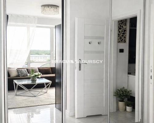 Kawalerka po generalnym remoncie z balkonem