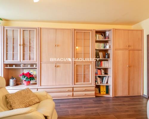 Zapraszam na prezentację 2-pokojowego mieszkania o pow. 52,88 m² na Osiedlu Kolorowym w Nowej Hucie.     To naprawdę wyj