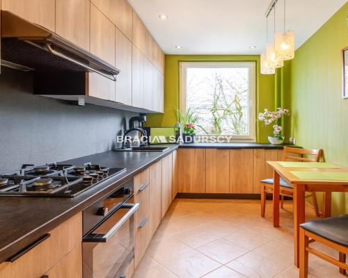 Zapraszam na prezentację 2-pokojowego mieszkania o pow. 52,88 m² na Osiedlu Kolorowym w Nowej Hucie.     To naprawdę wyj