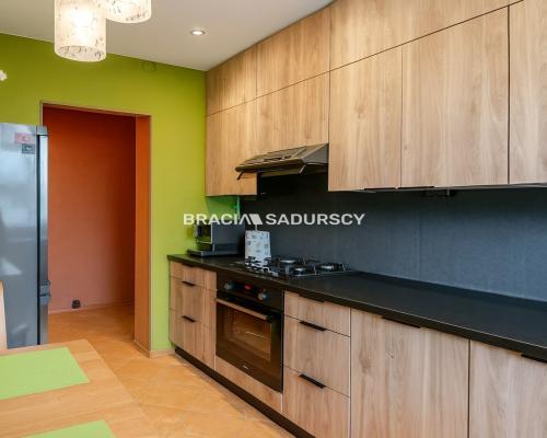 Zapraszam na prezentację 2-pokojowego mieszkania o pow. 52,88 m² na Osiedlu Kolorowym w Nowej Hucie.     To naprawdę wyj