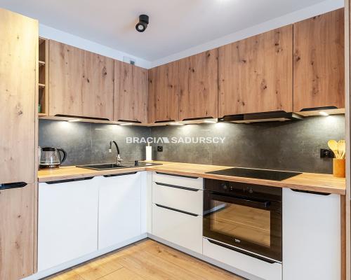 Dwupokojowe mieszkanie na strzeżonym osiedlu.