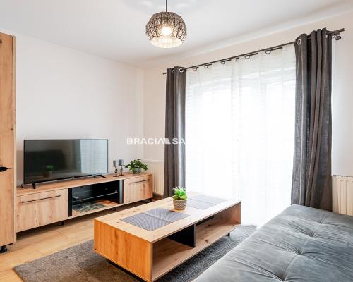 Dwupokojowe mieszkanie na strzeżonym osiedlu.