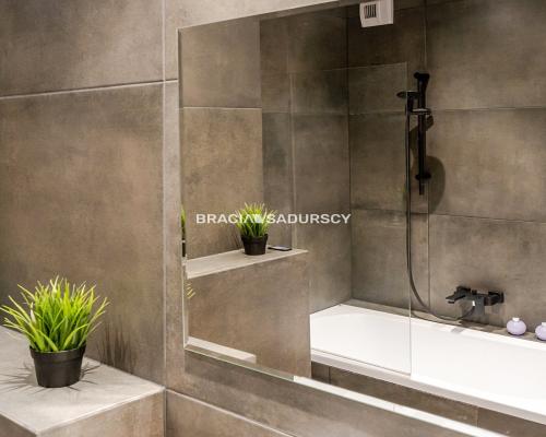 Dwupokojowe mieszkanie na strzeżonym osiedlu.