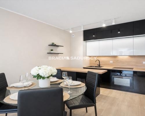 Wygodny nowoczesny apartament w centrum.