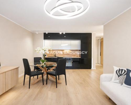 Wygodny nowoczesny apartament w centrum.