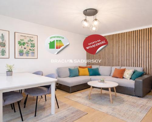 Duże mieszkanie z dwoma balkonami i parkingiem.